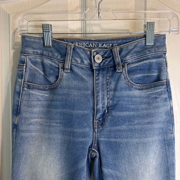 👖”American Eagle” Ladies Blue Super Stretch Skinny Jeans with Subtle Whiskering💙 - Picture 3 of 15